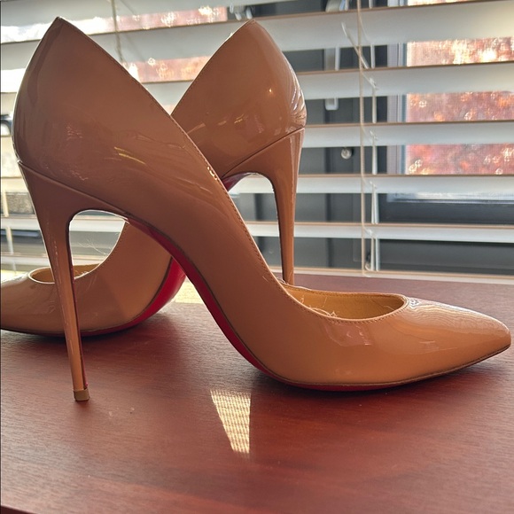 Elegant Nude Stiletto Heels - Picture 1 of 4